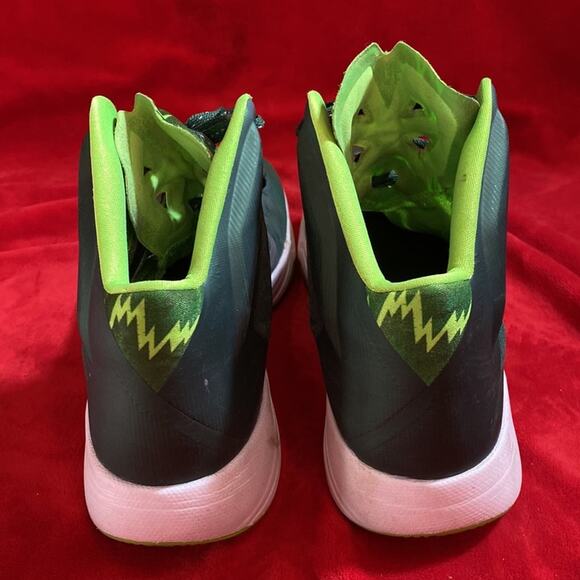 Nike Zoom Hyperquickness GRFX Basketball Shoes in Green main image 7
